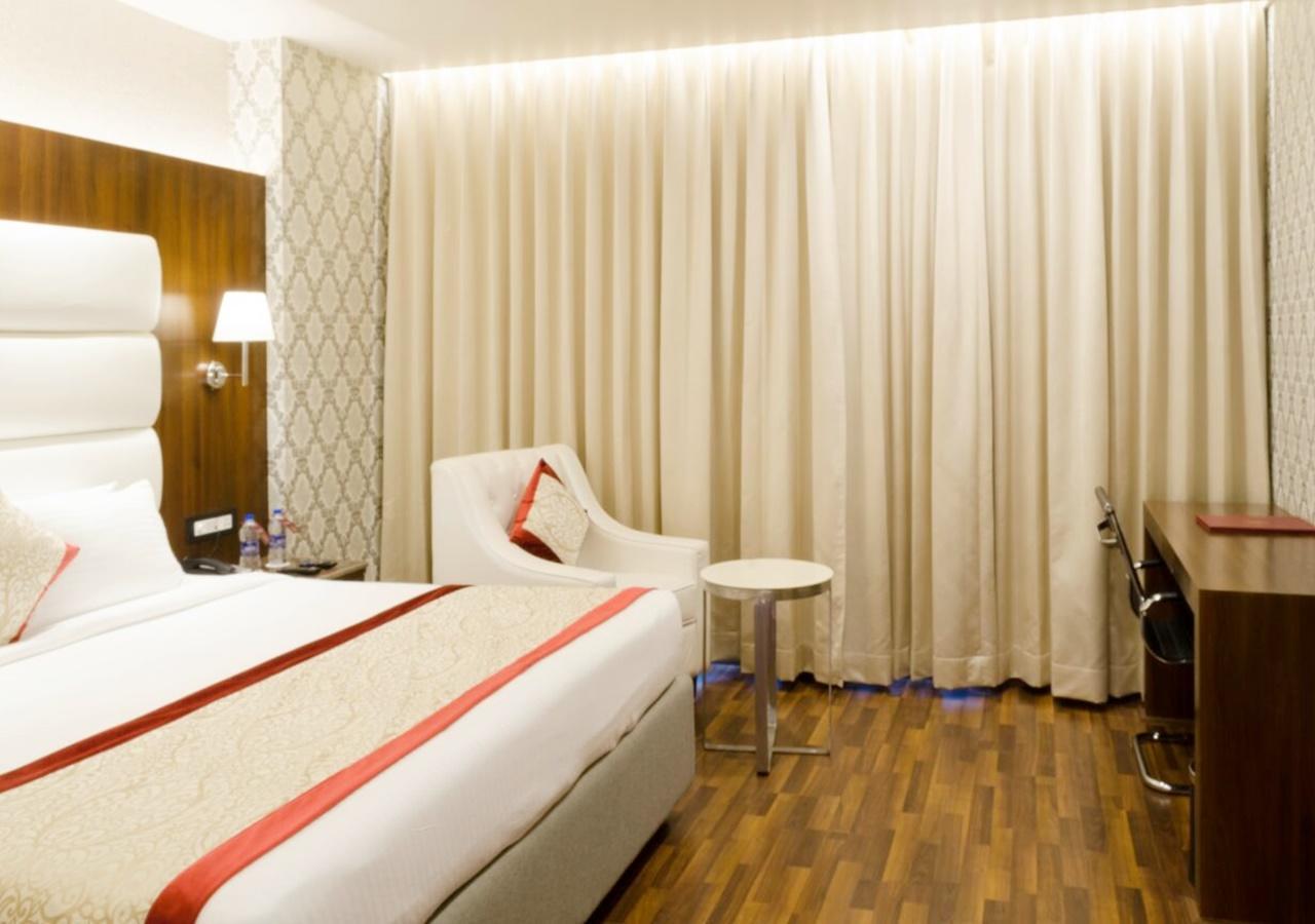 Ss Lumina Hotel Бангалор Екстериор снимка