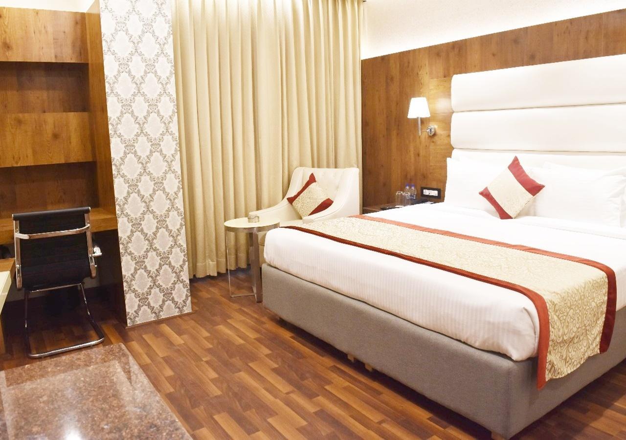 Ss Lumina Hotel Бангалор Екстериор снимка
