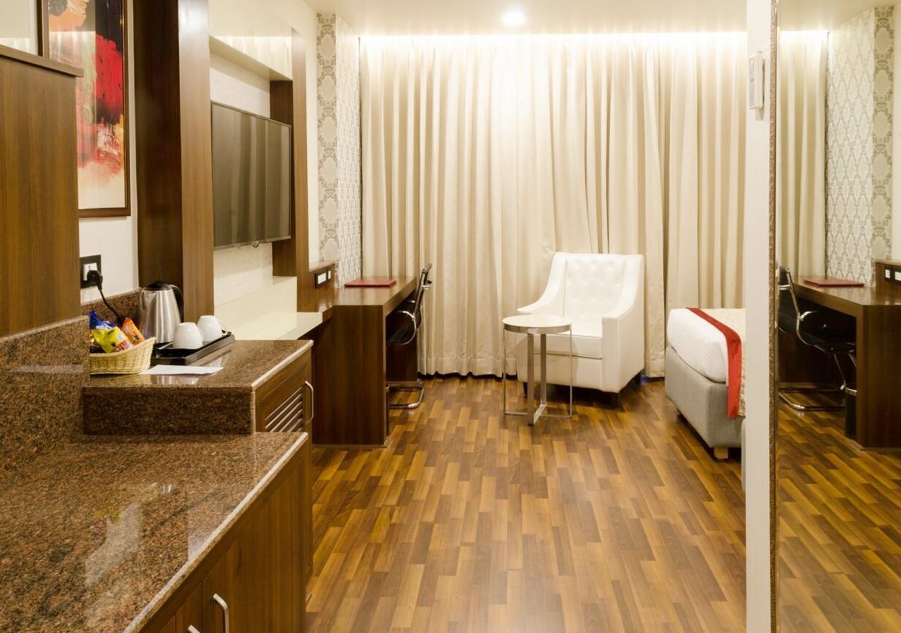 Ss Lumina Hotel Бангалор Екстериор снимка