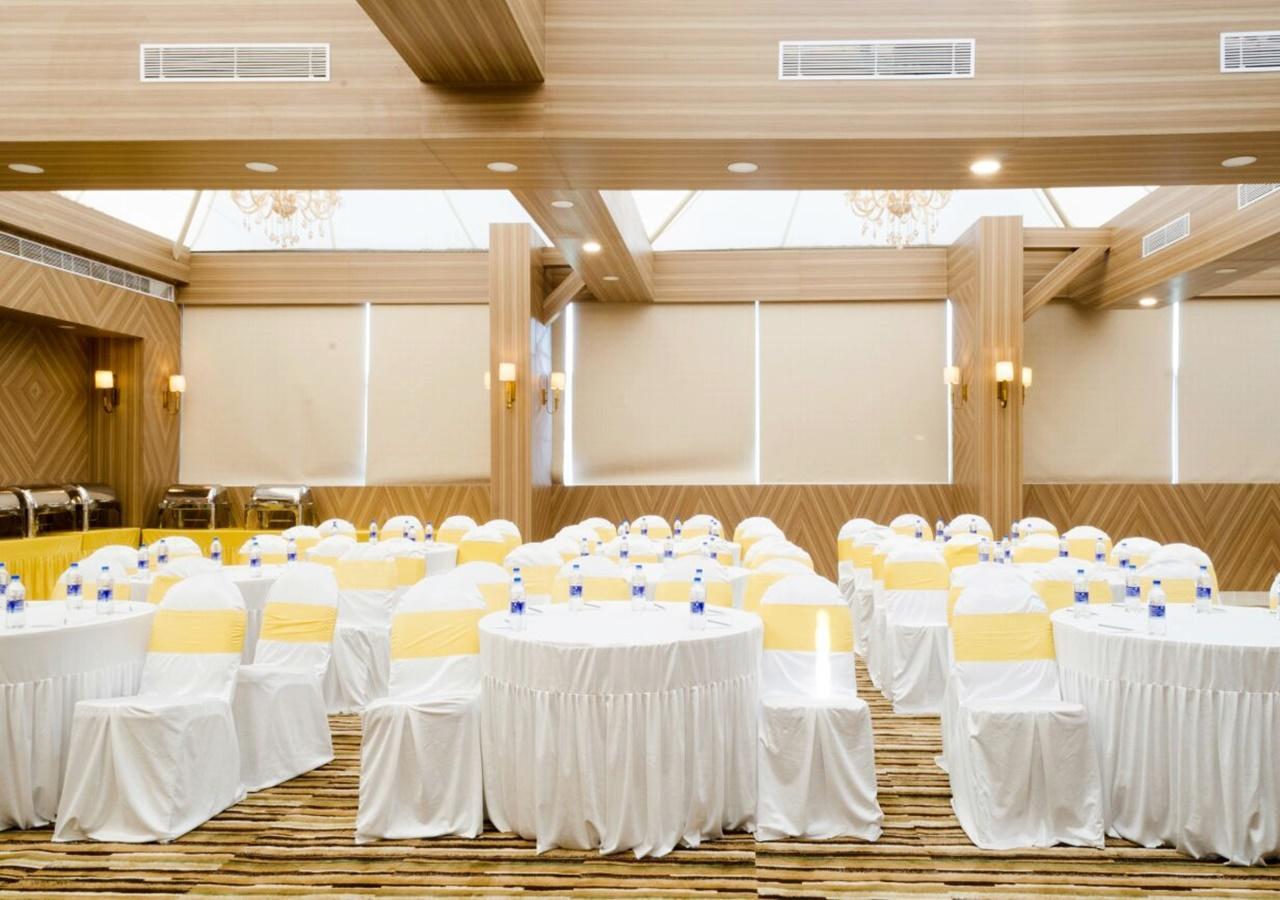 Ss Lumina Hotel Бангалор Екстериор снимка