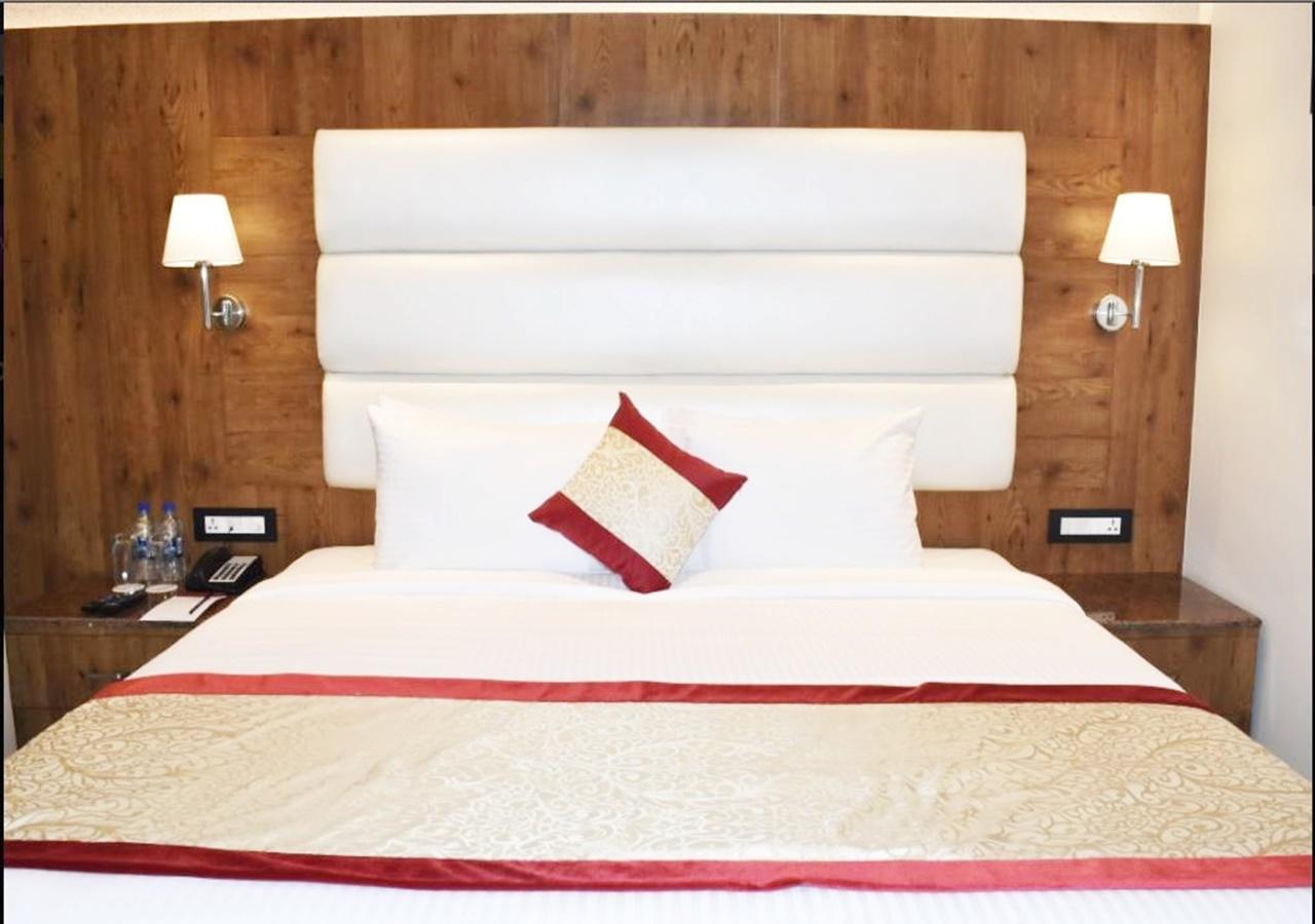 Ss Lumina Hotel Бангалор Екстериор снимка