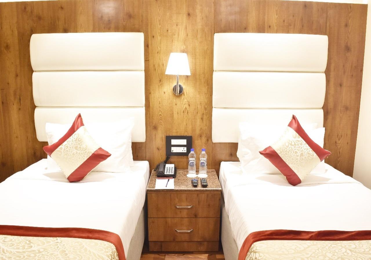 Ss Lumina Hotel Бангалор Екстериор снимка