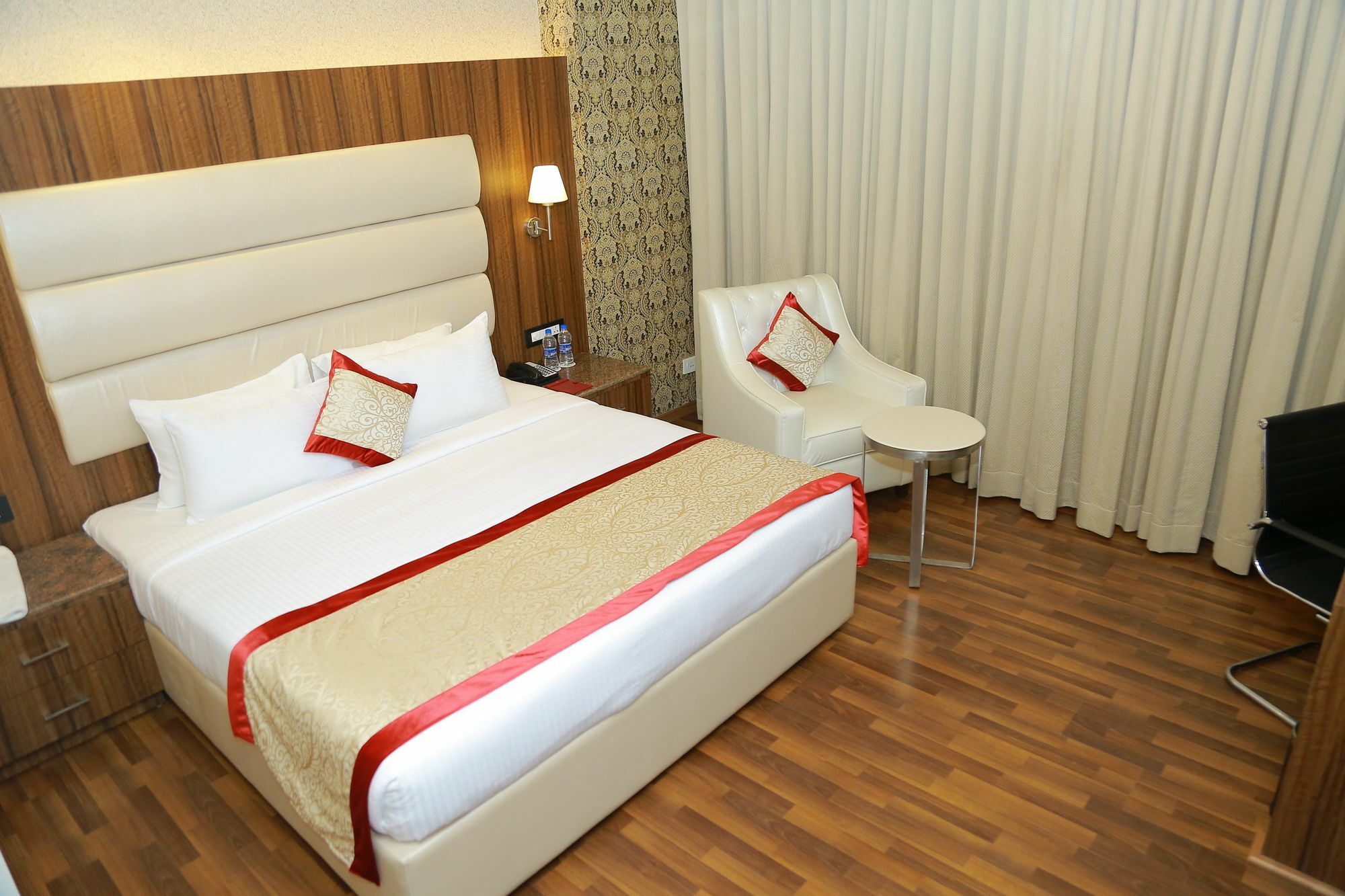Ss Lumina Hotel Бангалор Екстериор снимка
