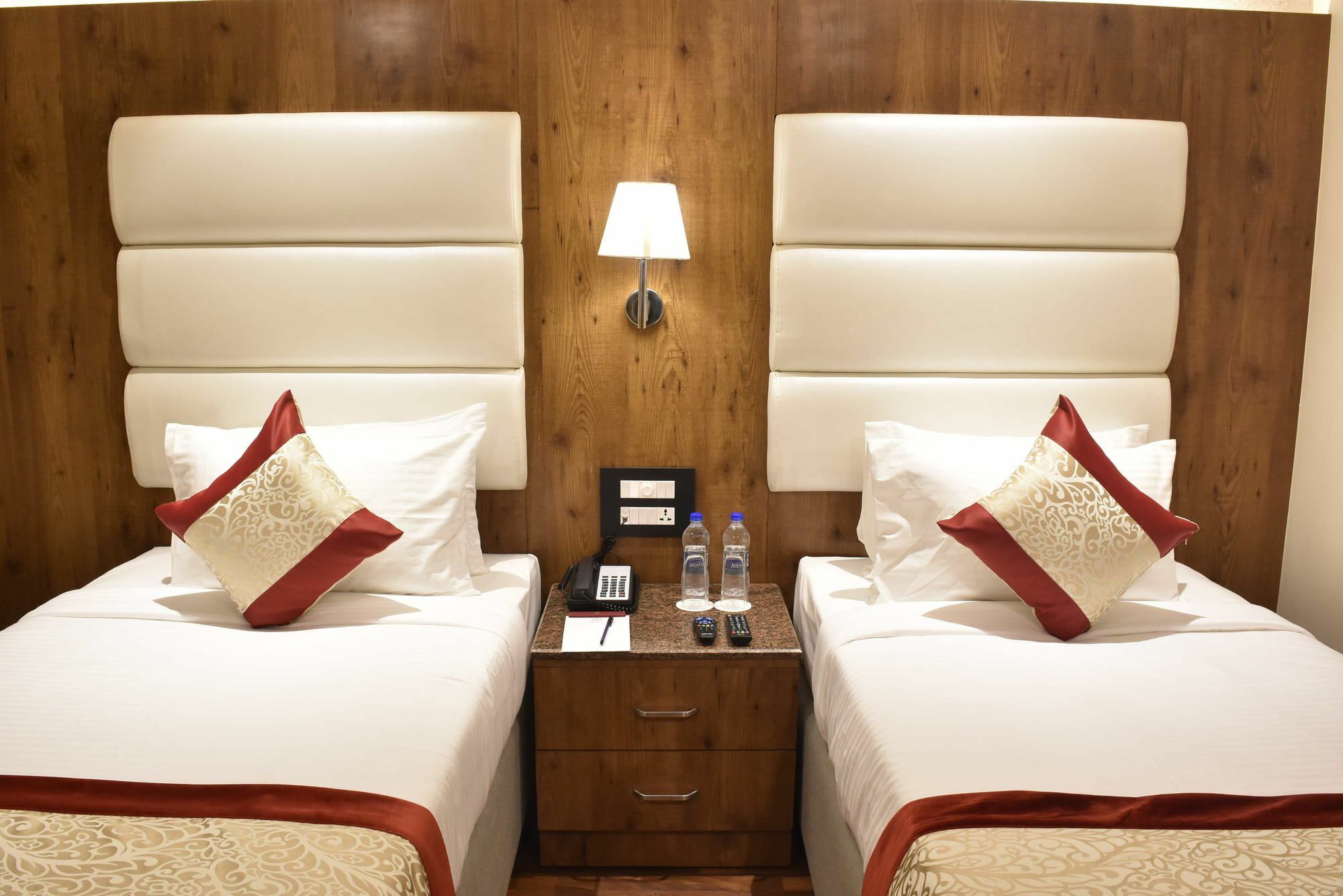 Ss Lumina Hotel Бангалор Екстериор снимка