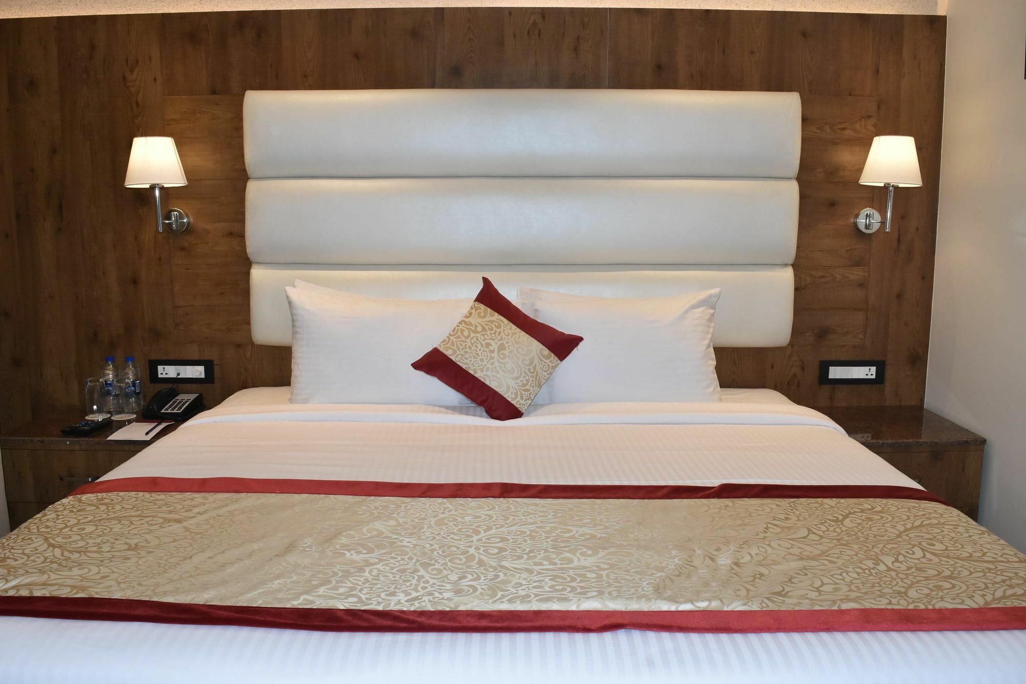 Ss Lumina Hotel Бангалор Екстериор снимка