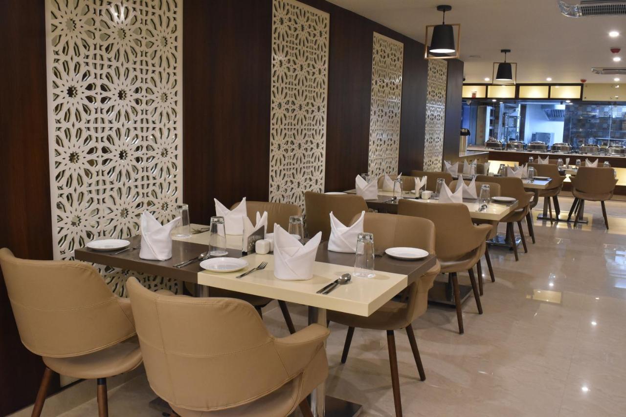Ss Lumina Hotel Бангалор Екстериор снимка